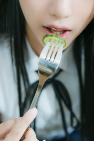 小雪被房东cao得合不拢腿_HD全集免费观看