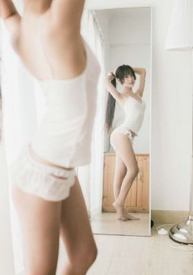 动漫男手伸进内衣摸揉美女的视频_超清免费在线观看